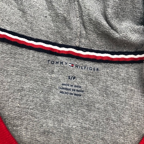 SOLD Tommy Hilfiger Grey Cropped Sweater - Picture 3 of 7